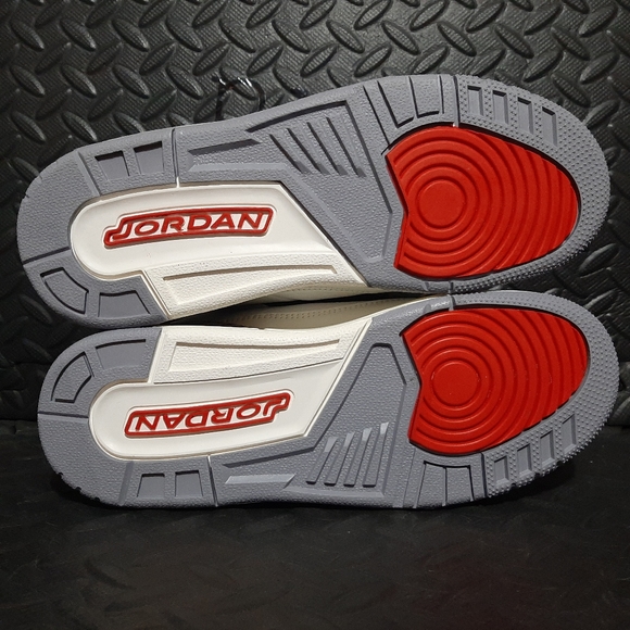 Jordan 3 Retro White Cement Reimagined (GS) DM0967-100 size 6.5y - Picture 7 of 8